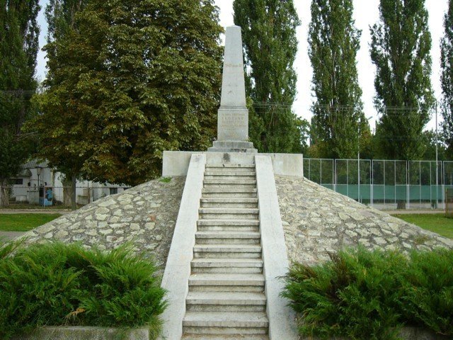 041003_18vilagos_solymos_arad